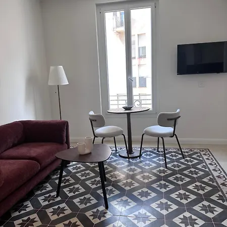 Apartamento T2, A 150 M De La