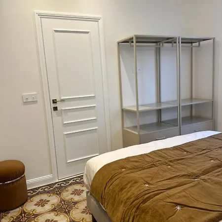Apartamento T2, A 150 M De La *